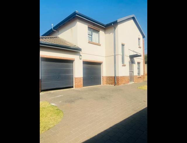 4 BEDROOM HOUSE FOR SALE IN CLAYVILLE